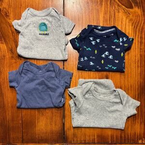 The Honest Company  & Simple Joys by Carters‎ Set of 4 Newborn Bodysuits